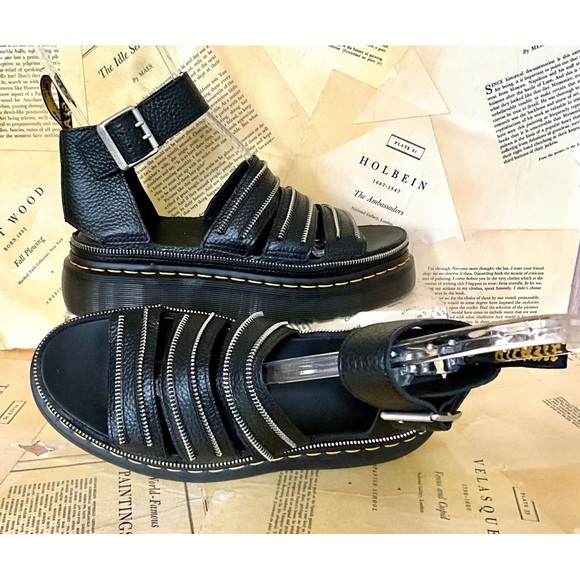 Urban Outfitters Dr Martens Clarissa 11 Quad Hdw Sandal Black Leather - Picture 6 of 9
